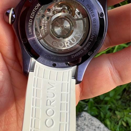 極罕有崑崙 (Corum) 的 Bubble 42 Juliette Jourdan 自動男錶