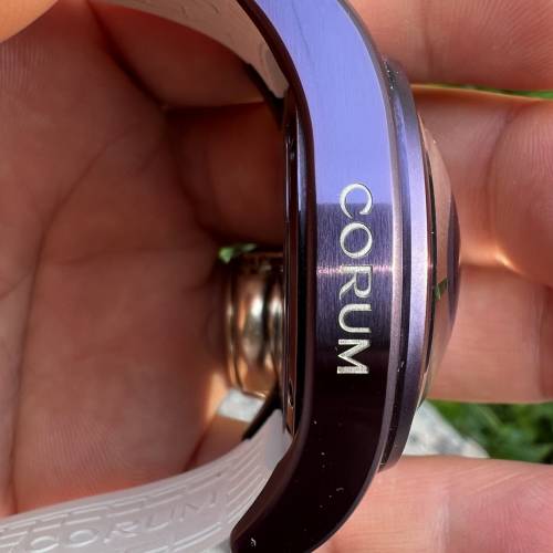 極罕有崑崙 (Corum) 的 Bubble 42 Juliette Jourdan 自動男錶