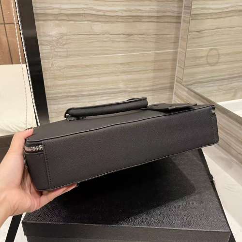 PRADA手袋男士包爆款！全新防水布料材質！