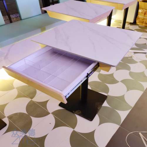 茶餐廳家具訂製冰室餐檯坐凳卡位梳化傢私訂造，深圳源頭廠家，提供BS7176防火證書