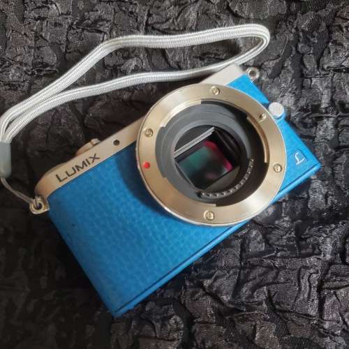[罕有] Panasonic Lumix Gm1s blue M43 相機 連 12-32 lens HK$3,500