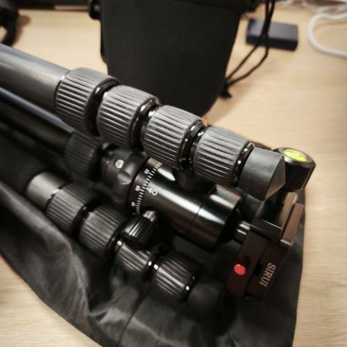 Canon R100 kit set+腳架+餅鏡 (2024年買)