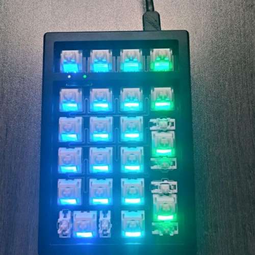 KeyCool 凱酷 K21 Max 鋁合金 RGB 數字鍵盤（Snow軸+金屬鍵帽）