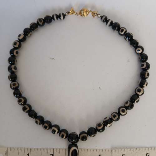 瑪瑙兩眼天地天珠10mm 頸鏈16吋加上名貴焊口波仔扣總長度約18吋另配上一粒18mm 兩眼...