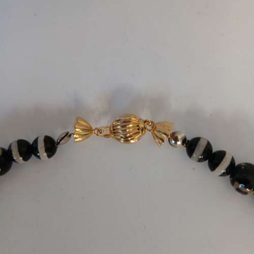 瑪瑙兩眼天地天珠10mm 頸鏈16吋加上名貴焊口波仔扣總長度約18吋另配上一粒18mm 兩眼...