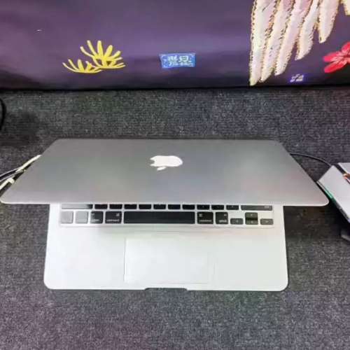 13寸蘋果MacBookair筆記本電腦，8G記憶體+ 512GB SSD 固態硬盤，輕巧方便攜帶出街...