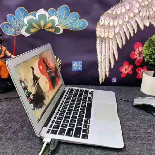 13寸蘋果MacBookair筆記本電腦，8G記憶體+ 512GB SSD 固態硬盤，輕巧方便攜帶出街...