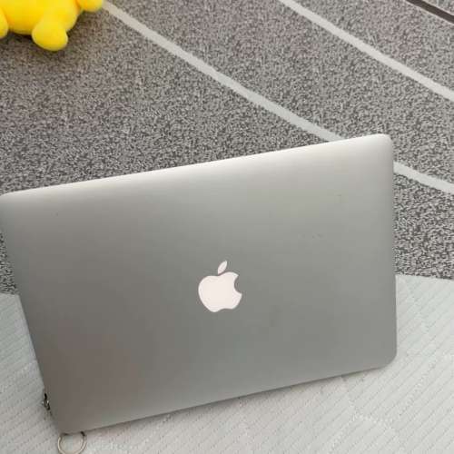 13寸蘋果MacBookair電腦，8G記憶體+ 512GB SSD 固態硬盤，輕巧方便攜帶出街！   2017