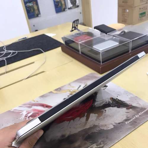 Apple MacBook Air 13寸 筆記型電腦，256G 固態硬盤，輕巧薄身！