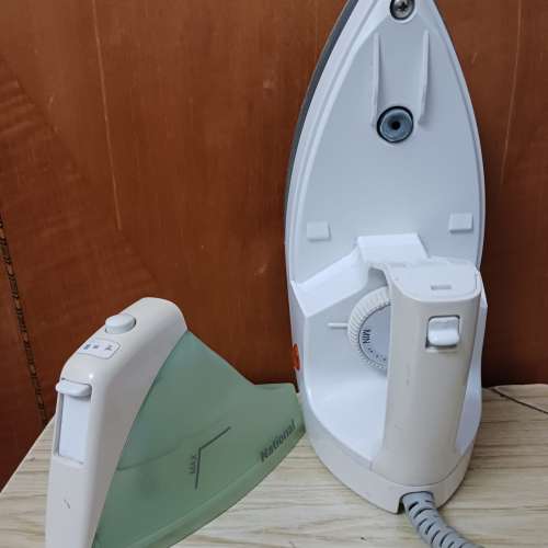 National Steam/Dry Iron With Detachable Water Tank 蒸氣熨斗 / 乾熨斗