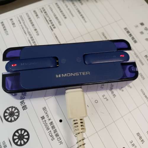 Monster Airmars XKT08 TWS 真無線藍牙耳機一套。