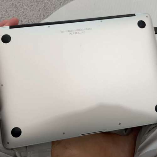 13寸蘋果MacBookair筆記本電腦，8G記憶體+ 512GB SSD 固態硬盤，輕巧方便攜帶出街...