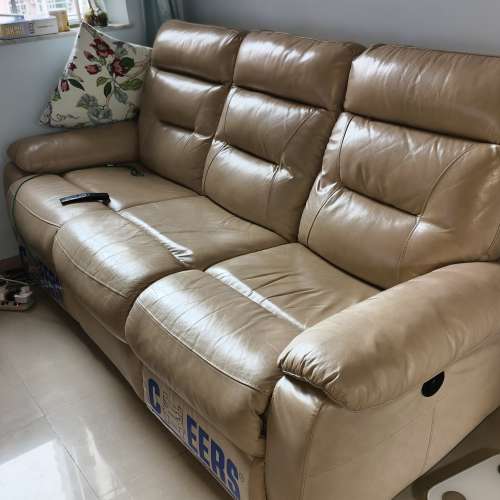 芝華士 電動彈鉸梳化