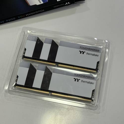 TOUGHRAM RGB DDR4 3600 16g (2*8g)