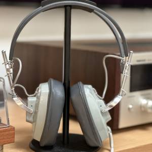 出售中古national headphone ，型號eah-70，大約1968年產品，100%正常，外觀85%新，...
