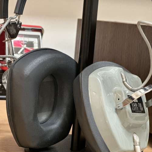 出售中古national headphone ，型號eah-70，大約1968年產品，100%正常，外觀85%新，...