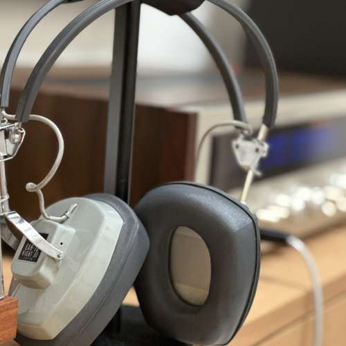 出售中古national headphone ，型號eah-70，大約1968年產品，100%正常，外觀85%新，...