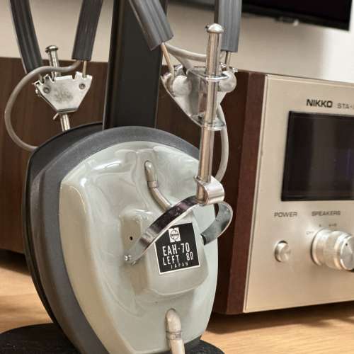 出售中古national headphone ，型號eah-70，大約1968年產品，100%正常，外觀85%新，...