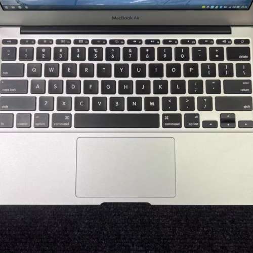 Apple MacBook Air 13寸 筆記型電腦，256G 固態硬盤，輕巧薄身！