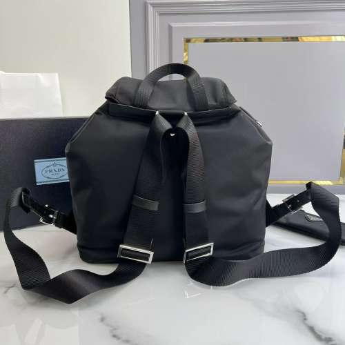 手提包 - 小巧輕便、防雨且用途廣泛的旅行配件。