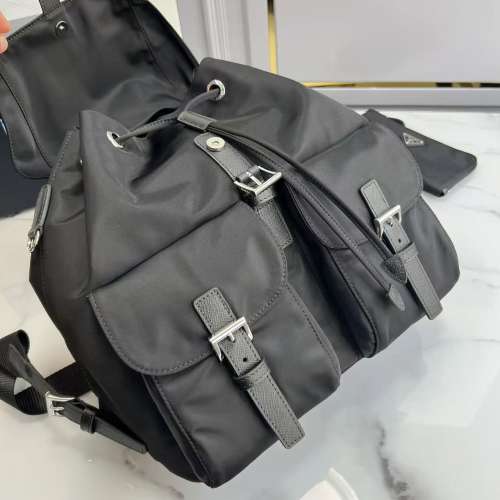 手提包 - 小巧輕便、防雨且用途廣泛的旅行配件。