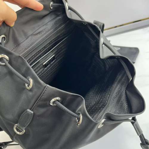 手提包 - 小巧輕便、防雨且用途廣泛的旅行配件。