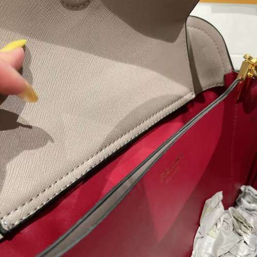 普拉達貝殼包/超時尚必備新款牛皮包