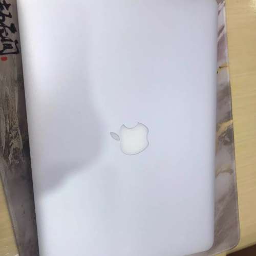 13寸蘋果MacBookair筆記本電腦，8G記憶體+ 512GB SSD 固態硬盤，輕巧方便攜帶出街...