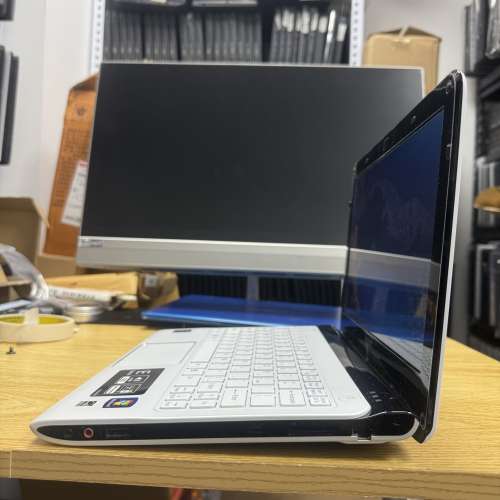 Sony VAIO E (AMD / 11.6" 高清 / Win 7 / 永久Office / SSD) SVE11116FGW
