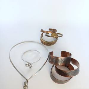 清貨價出售 一手八件铜手鈪/頸圈如照片，8件「共售300元。no.D10.1.26