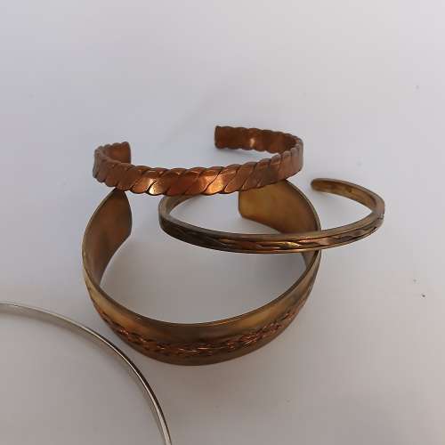 清貨價出售 一手八件铜手鈪/頸圈如照片，8件「共售300元。no.D10.1.26