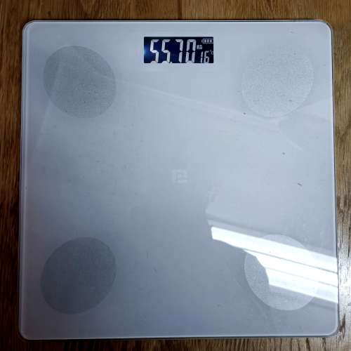 全新體重電子秤,有室内溫度顯示,鋼化玻璃面
