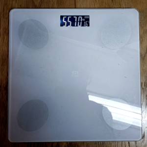 全新體重電子秤,有室内溫度顯示,鋼化玻璃面