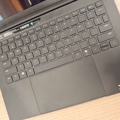 Razer blade laptop 5070 32gb 電競電腦 原廠保養 適合完美主義者