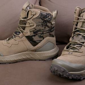 美國UNDER ARMOUR 中筒野外靴(EUR42)