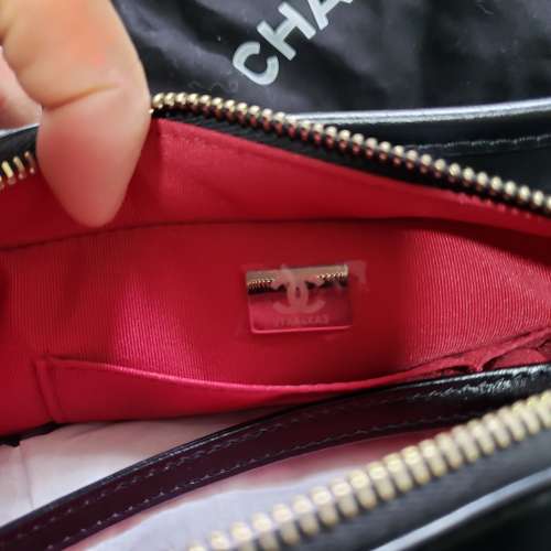 CHANEL  gabrielle 牛皮肩背袋黑色 98%新 .可以交換其他手袋錢包用。