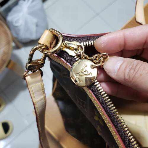 LV  Monogram  經典大手袋 95%新。可以交換