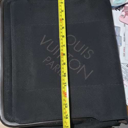 LV men bad 斜咩電腦公文袋  屯門良景邨取。