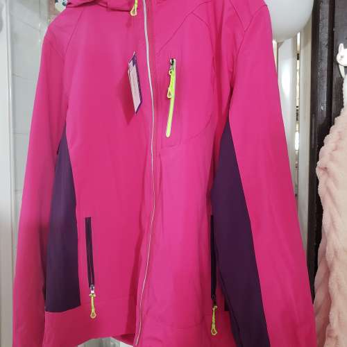 FREE SPORT  4XL womens wind iacket 全新 屯門良景邨取。