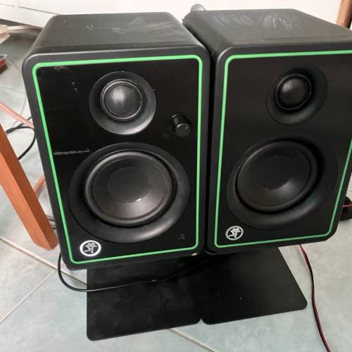 ifi audio zen DAC (GEN1)+ mackie CR3x speaker