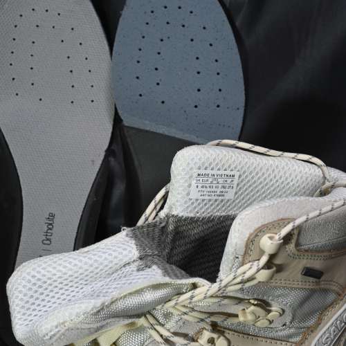 法國SALOMON 中筒Goretex户外靴(EUR42.5)