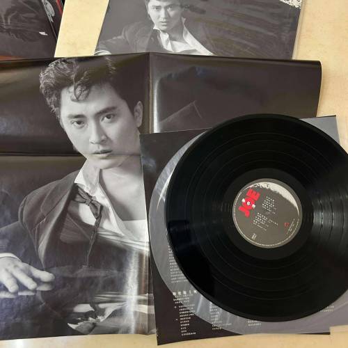 約90-95%新（－次過賣6隻舊版黑膠唱片不散賣共$1138）