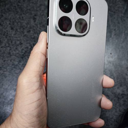 小米 15t pro 
銀色 港行 1T