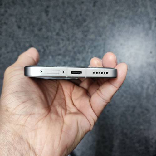 小米 15t pro 
銀色 港行 1T