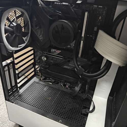 ROG STRIX Z690-F GAMING WIFI / ROG 1000W 火牛/ NZXT 水冷及機箱