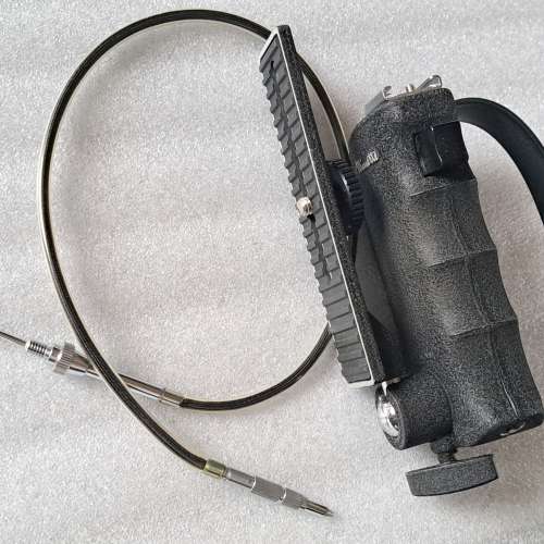 日本 Minette Camera Hand Grip 摺疊式L型金屬相機托連快門線手掣