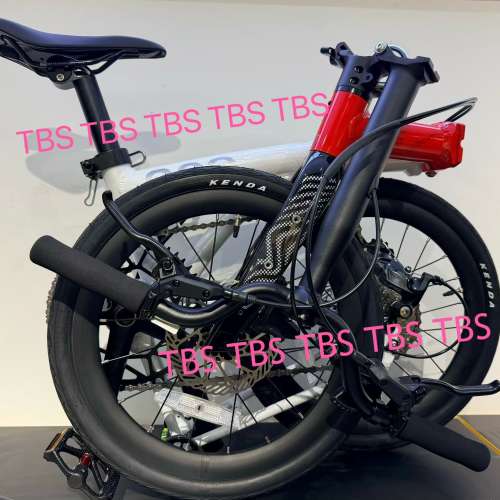 (白紅色已小量到貨)  預訂 2026  新款 JAVA NEO 9速 油剎桶軸 16吋349 碳叉鋁合金折...