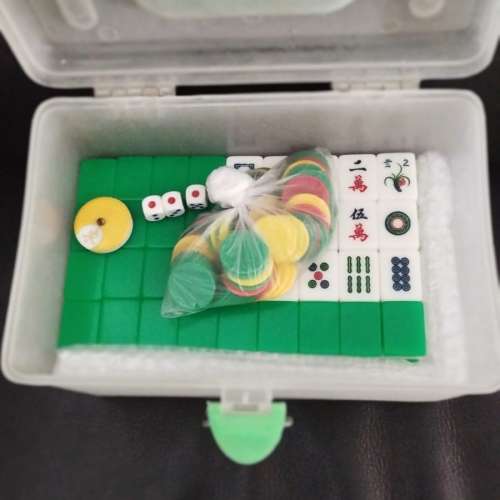 七分嘅標準麻雀144隻連盒mahjong game toy with box