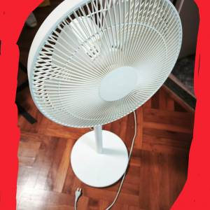 小米風扇1x, 全部正常, 新舊如圖, 底盤有花痕(如圖)