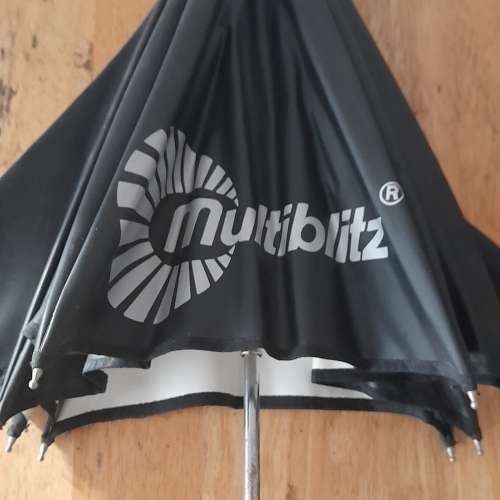 清理專業攝影器材半賣半送，一手全新影樓燈，加閃燈，加腳架，加燈箱。另加送唯一二...